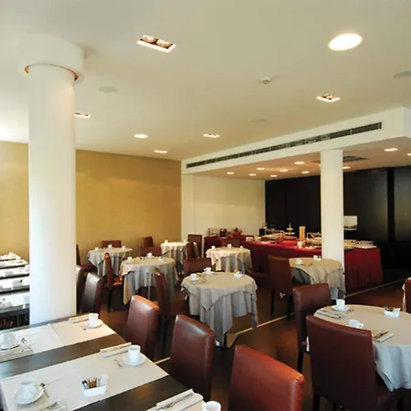 Cosmopolitan 4*