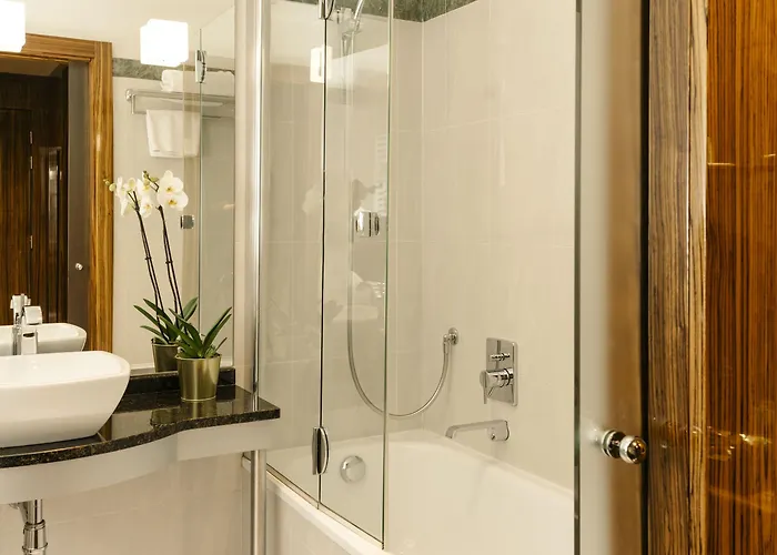 Cosmopolitan Hotel 4*