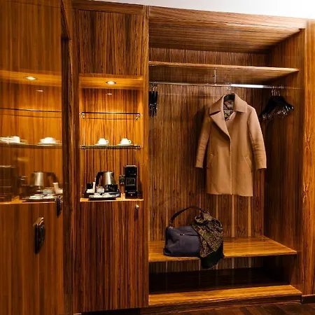 Cosmopolitan 4* Florence