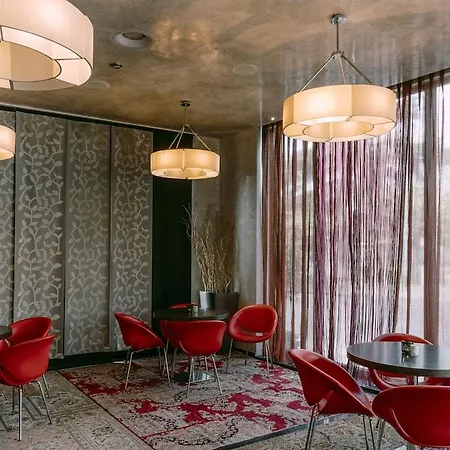Cosmopolitan Hotell 4*