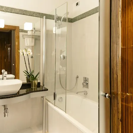 Cosmopolitan Hotel 4*