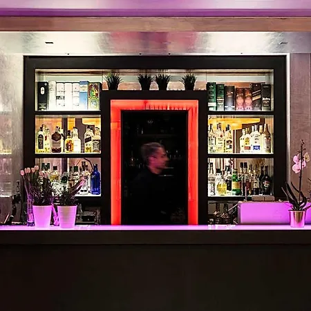 Cosmopolitan 4*